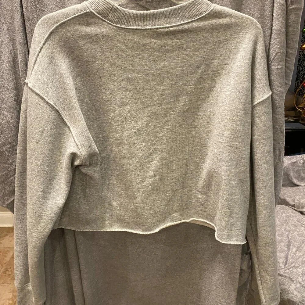 Forever21 Cropped Hoodie Sweatshirt Grey with LIPS Womens SMALL - Picture 2 of 6